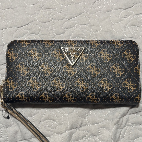 Guess Wallet - Picture 1 of 3
